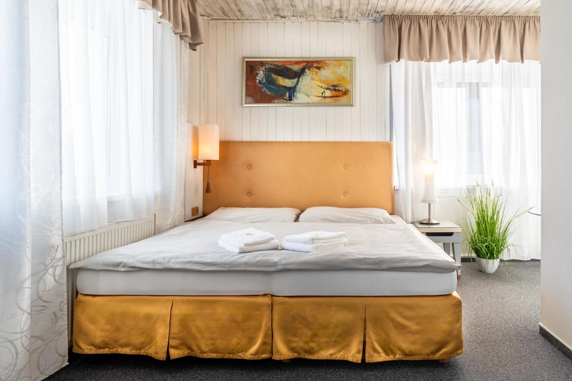 Hotel Schwarz Nové Hamry Exteriör bild