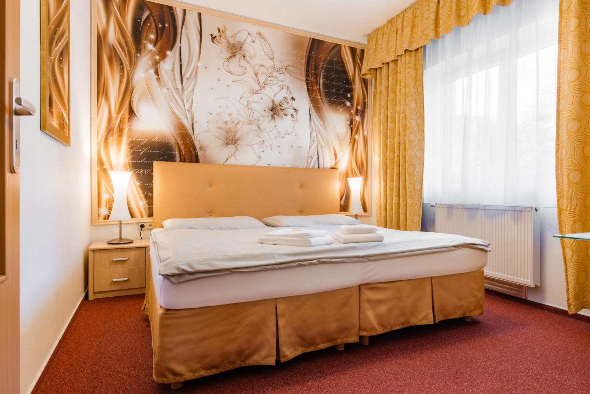 Hotel Schwarz Nové Hamry Exteriör bild