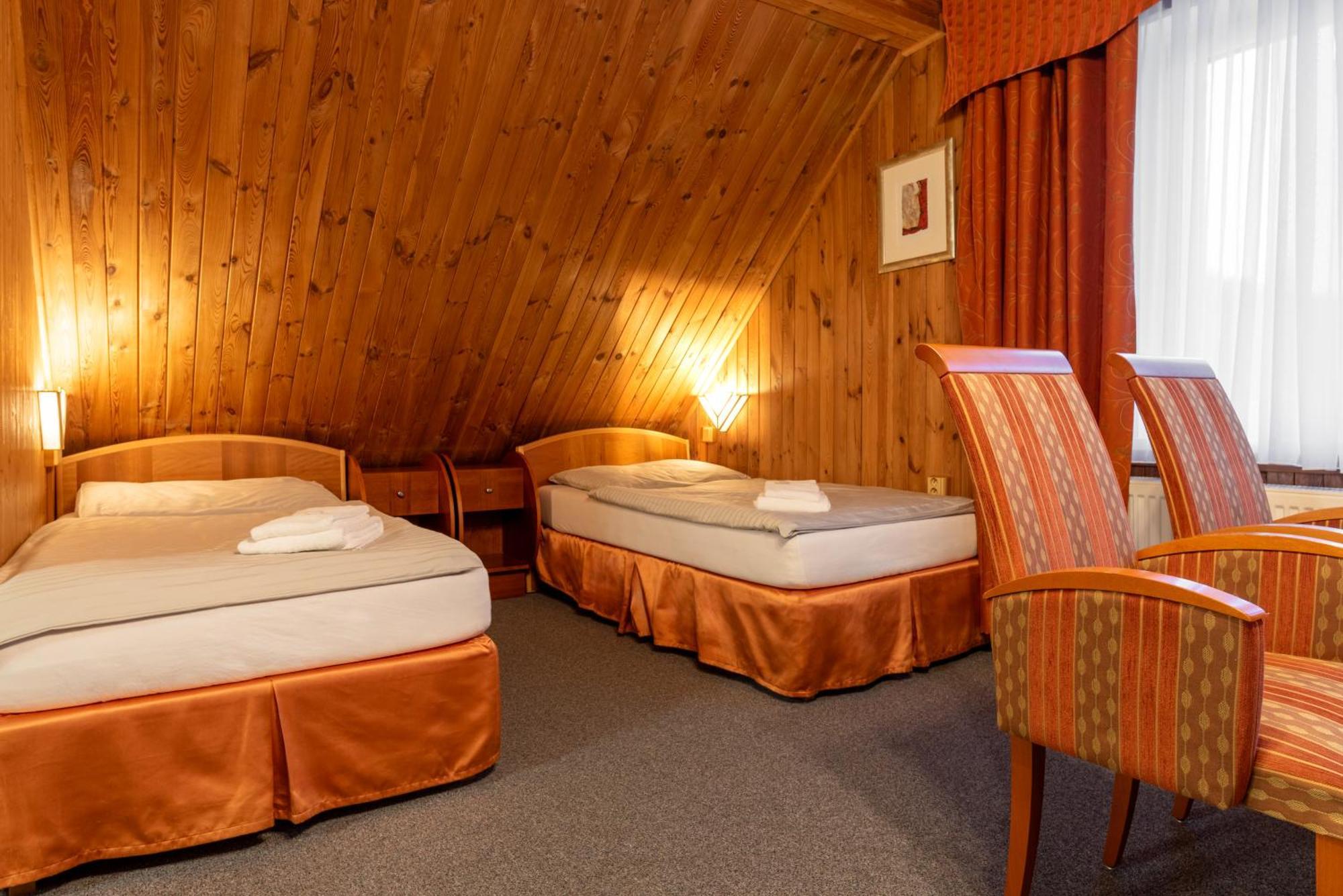 Hotel Schwarz Nové Hamry Exteriör bild