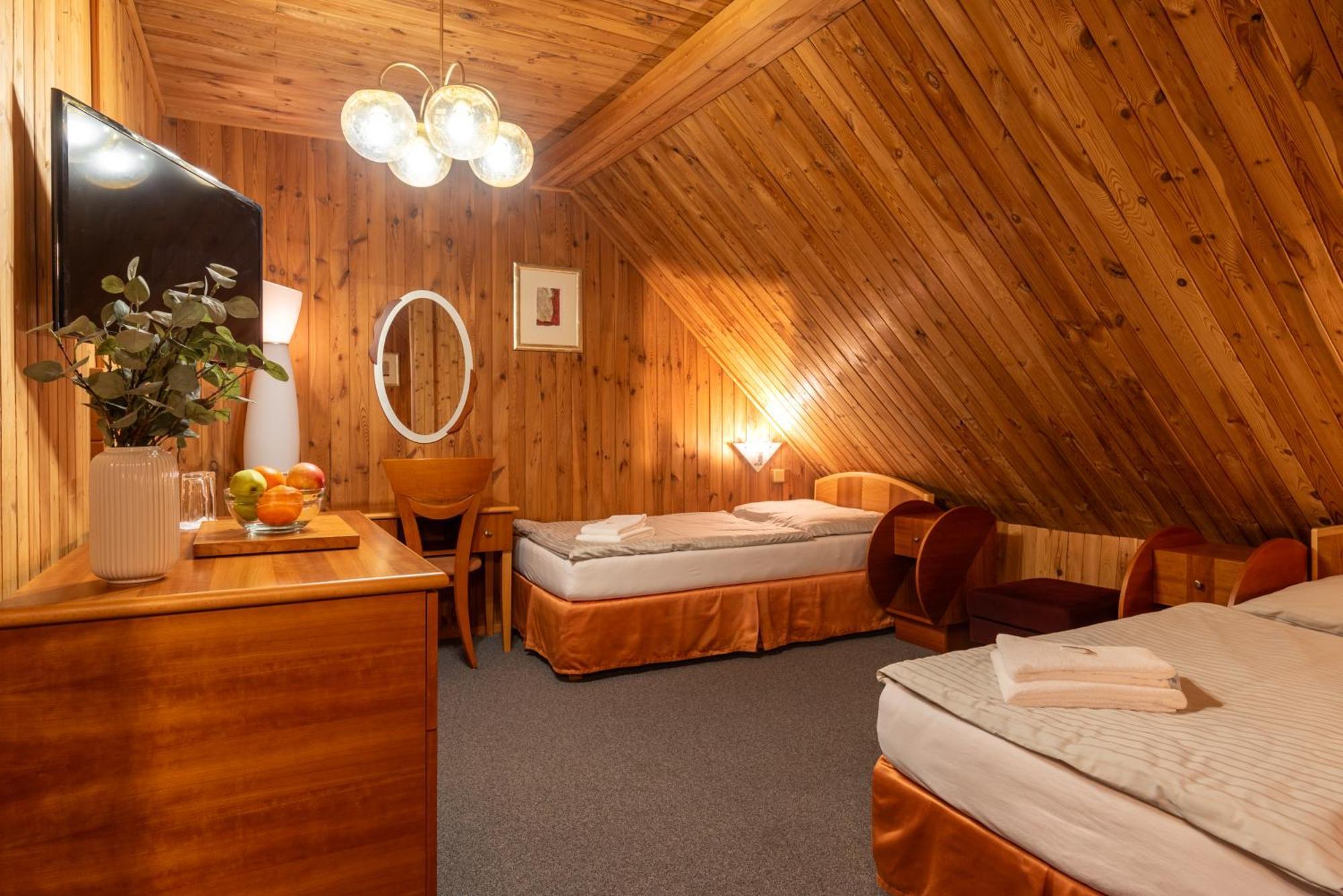 Hotel Schwarz Nové Hamry Exteriör bild